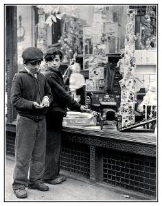 boys-toy-store-window-depression-era-inkbluesky